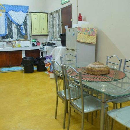 Teratak Ibunda Guest House Kota Bharu Kültér fotó